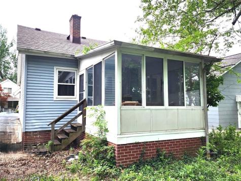 19381 Pasnow Avenue Euclid OH 44119