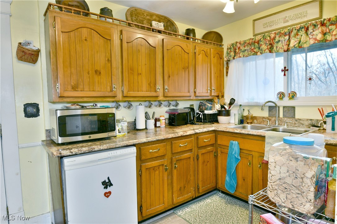 9210 Howland Springs Road SE Howland OH 44484