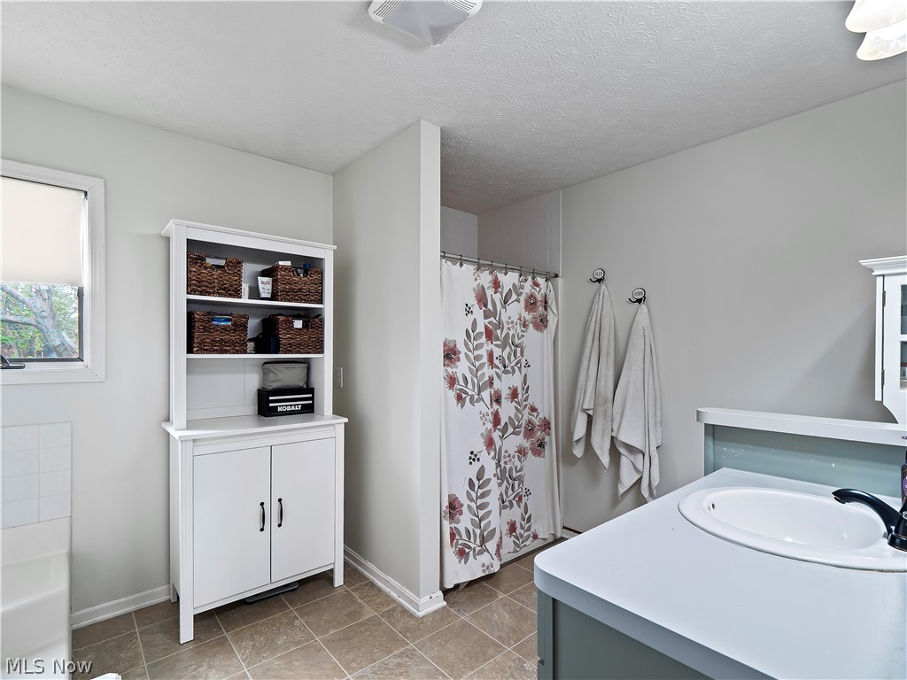 718 Wedgewood Drive Avon Lake OH 44012