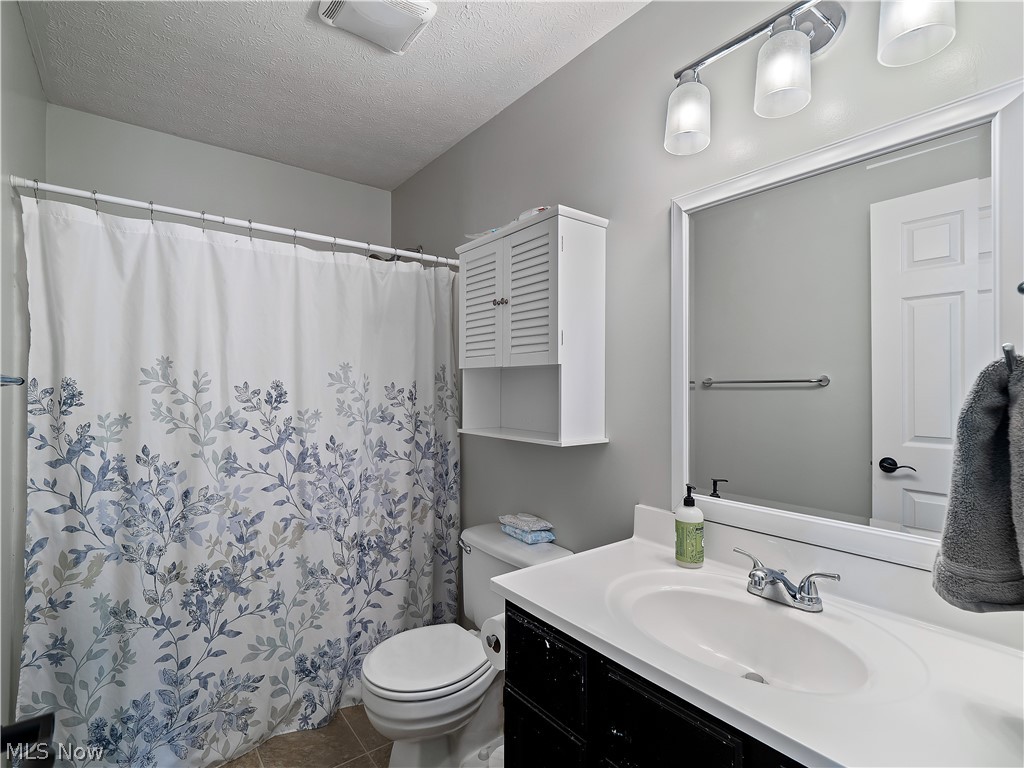 718 Wedgewood Drive Avon Lake OH 44012