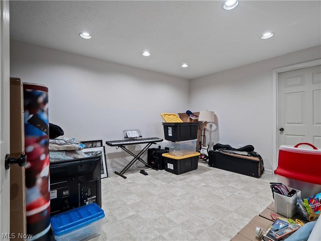718 Wedgewood Drive Avon Lake OH 44012