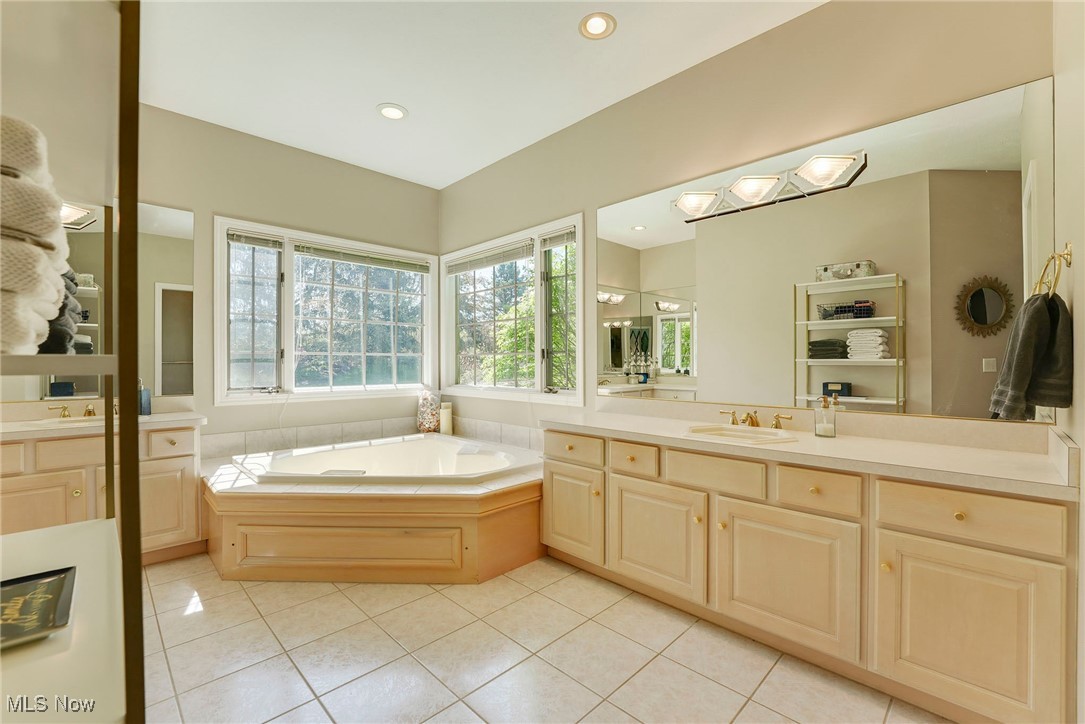 197 Raleigh Court Aurora OH 44202