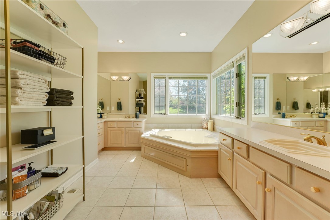 197 Raleigh Court Aurora OH 44202