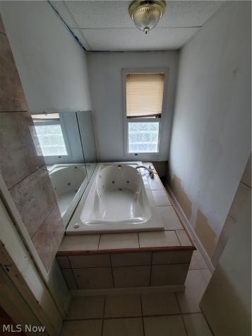 1439 Clermont Cleveland OH 44110