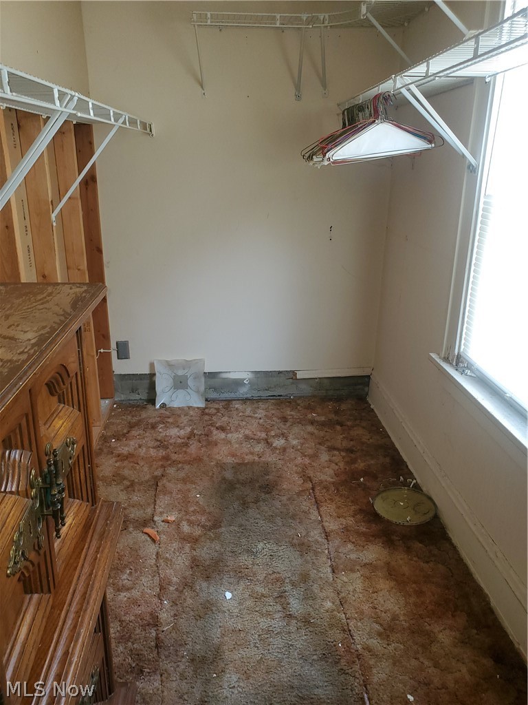 1439 Clermont Cleveland OH 44110