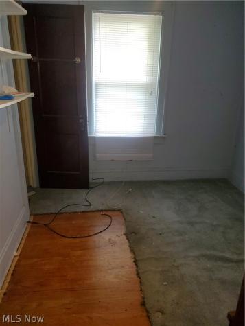 1439 Clermont Cleveland OH 44110
