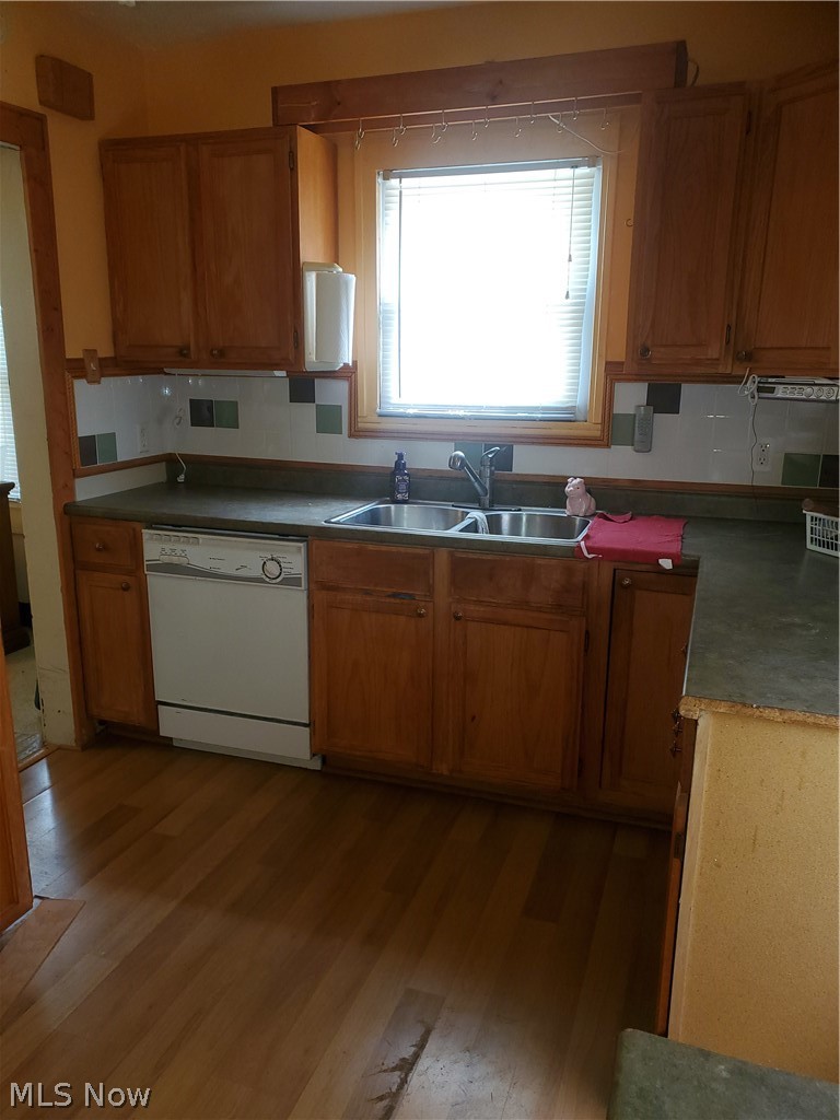1439 Clermont Cleveland OH 44110