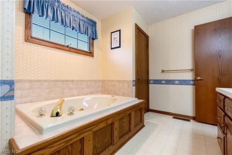 6913 Salerno Street NW Canton OH 44718