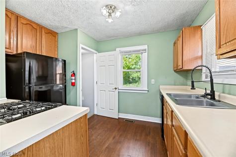 1897 Marks Avenue Akron OH 44305