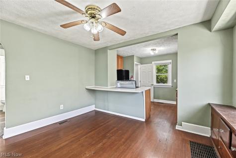 1897 Marks Avenue Akron OH 44305