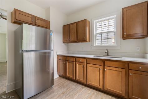 156 E Mapledale Avenue Akron OH 44301