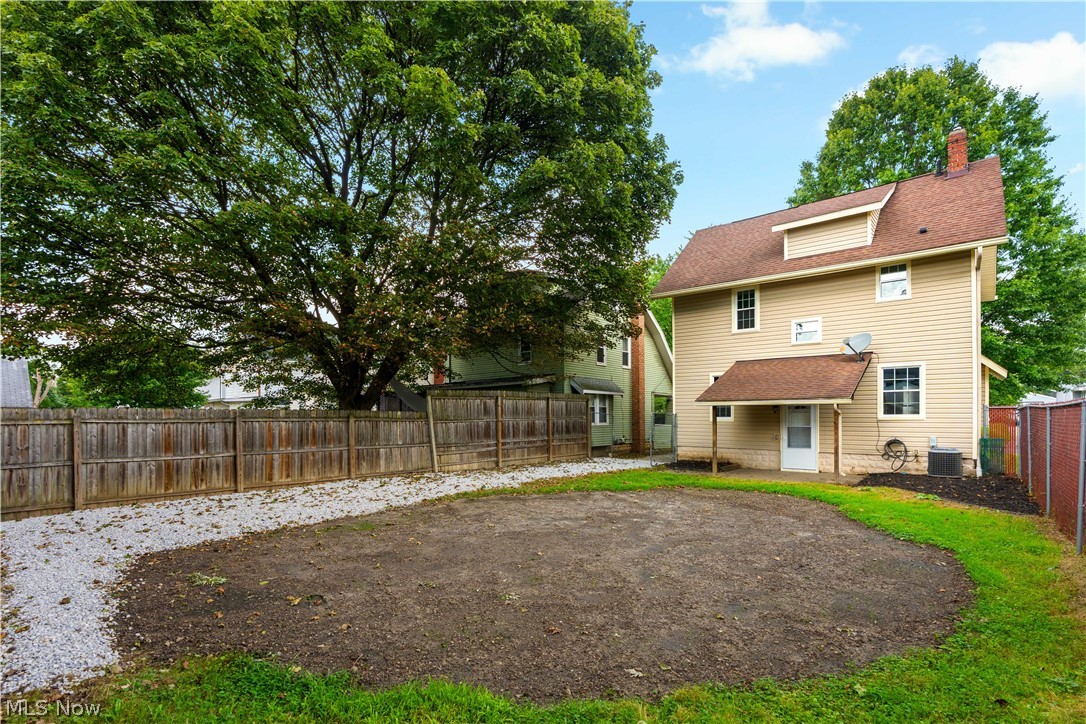 156 E Mapledale Avenue Akron OH 44301