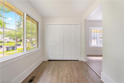 156 E Mapledale Avenue Akron OH 44301