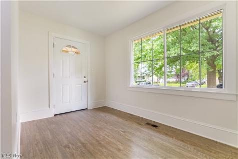 156 E Mapledale Avenue Akron OH 44301
