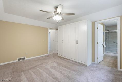 16821 Hinsdale Court Middleburg Heights OH 44130