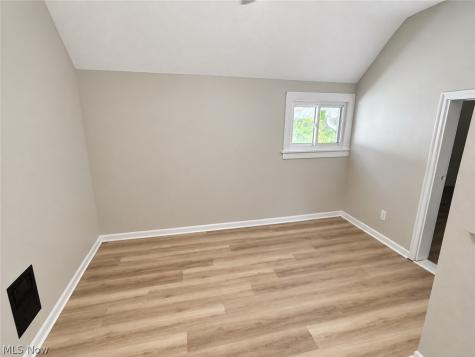 286 Alhambra Way Akron OH 44302