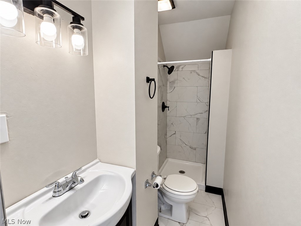286 Alhambra Way Akron OH 44302