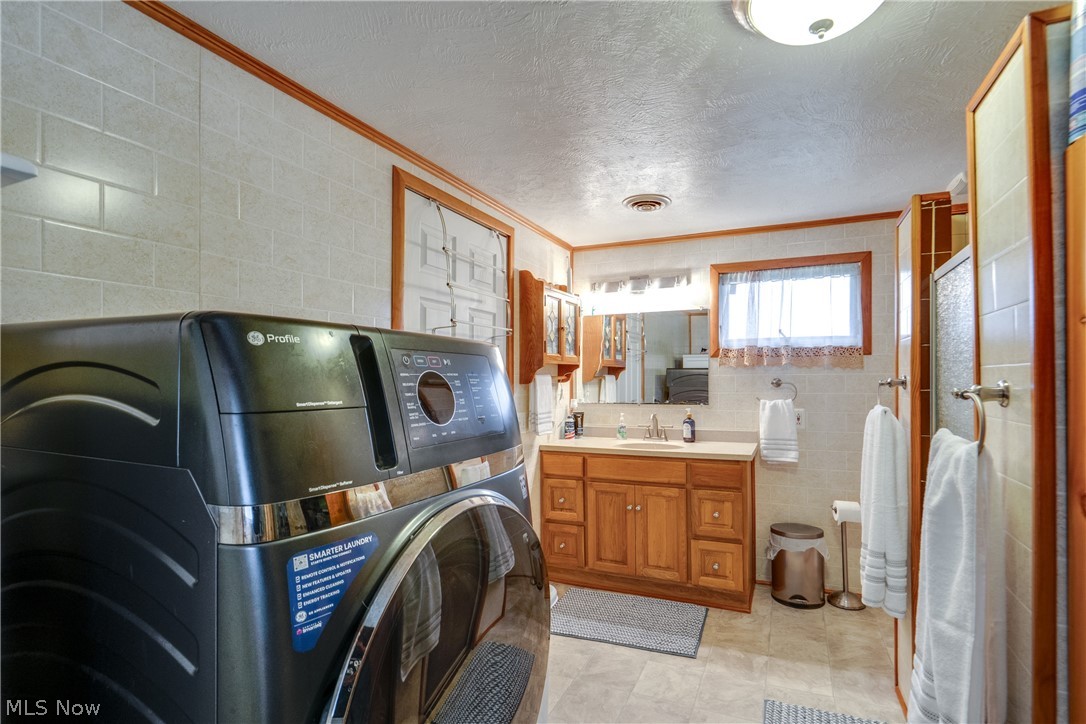 2034 State Street NE Canton OH 44721