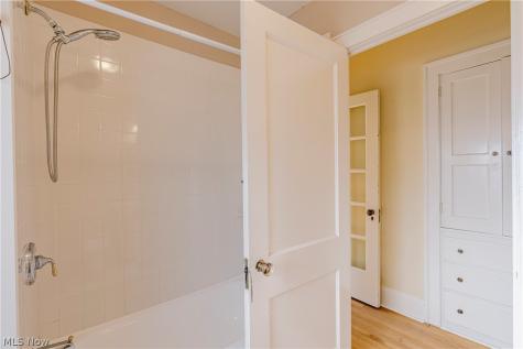 3078 Scarborough Road Cleveland Heights OH 44118