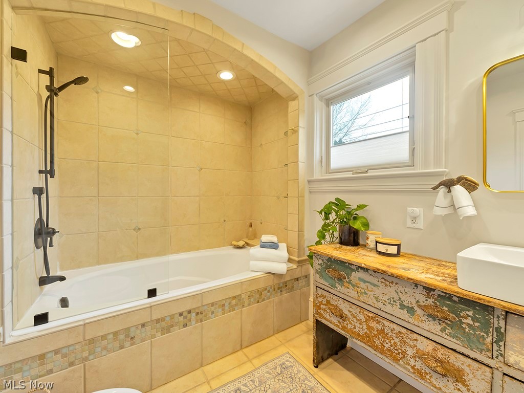 132 South Franklin Street Chagrin Falls OH 44022