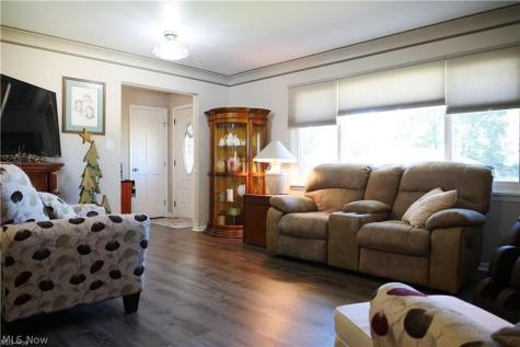 5981 Northview Drive Seven Hills OH 44131