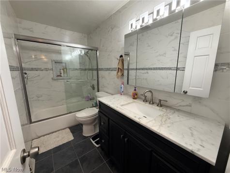 5981 Northview Drive Seven Hills OH 44131