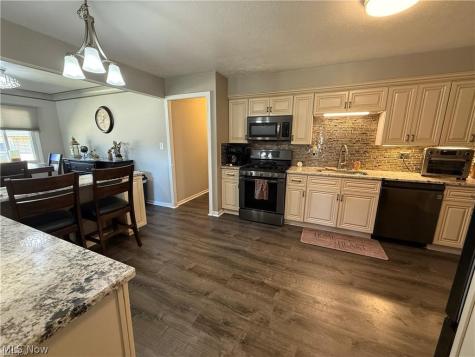 5981 Northview Drive Seven Hills OH 44131