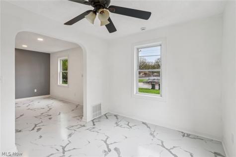513 Gulf Road Elyria OH 44035