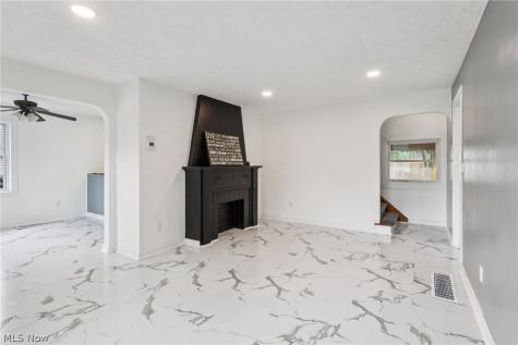 513 Gulf Road Elyria OH 44035