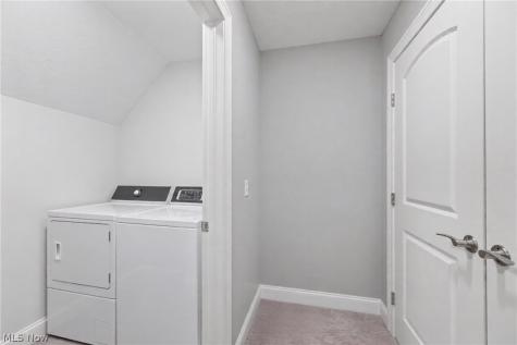 5860 Iva Drive New Franklin OH 44319