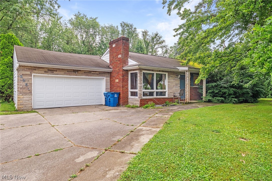 2253 Hi Vue Drive Green OH 44312