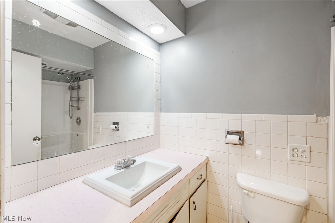 2253 Hi Vue Drive Green OH 44312