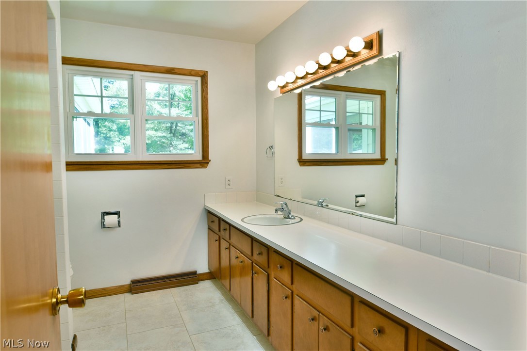 4975 Maple Drive Vienna OH 44473