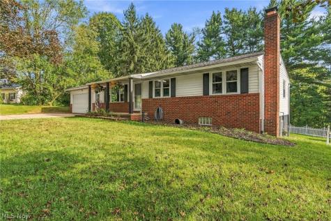 5220 Woodlynn Street NE East Canton OH 44730
