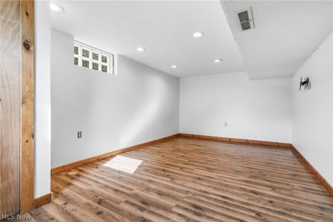 5220 Woodlynn Street NE East Canton OH 44730