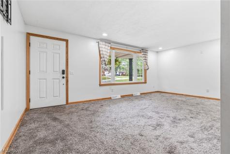 5220 Woodlynn Street NE East Canton OH 44730