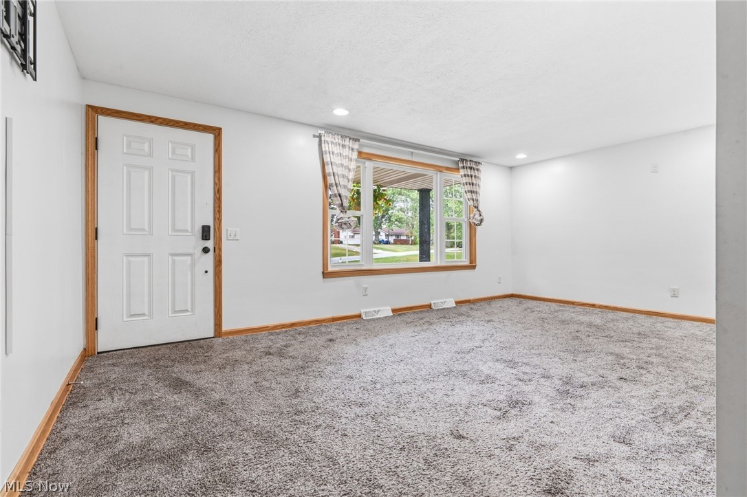 5220 Woodlynn Street NE East Canton OH 44730