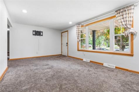 5220 Woodlynn Street NE East Canton OH 44730