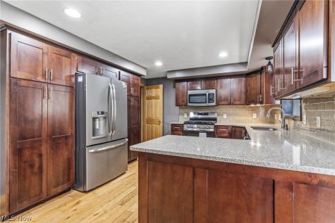 5220 Woodlynn Street NE East Canton OH 44730
