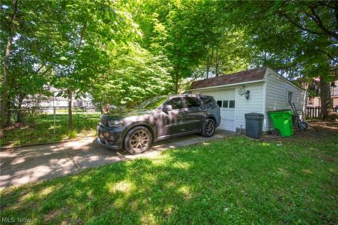 3830 Sherwood Road Cleveland OH 44121