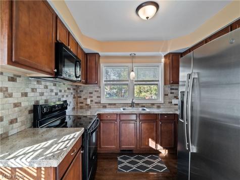 446 Lakewood Avenue Brunswick OH 44212