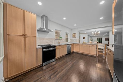 9805 Lake Avenue Cleveland OH 44102