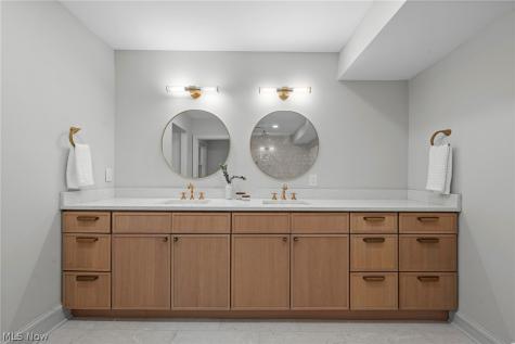 9805 Lake Avenue Cleveland OH 44102