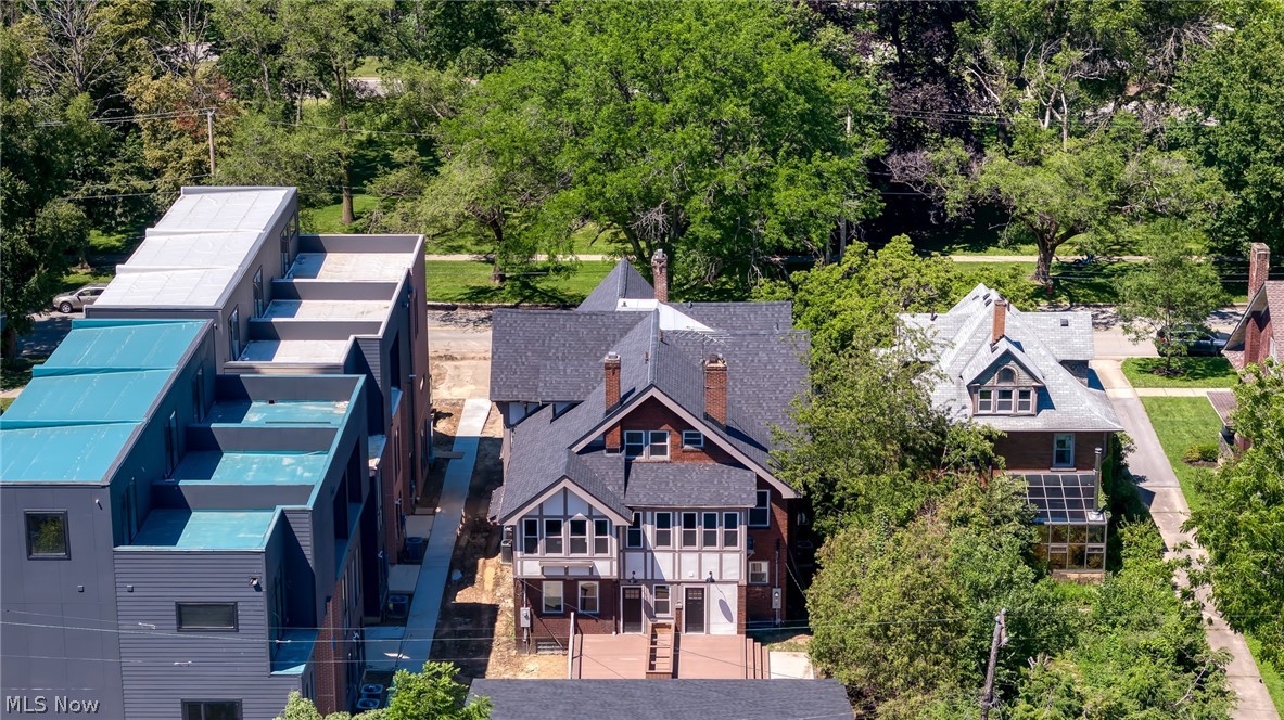9805 Lake Avenue Cleveland OH 44102