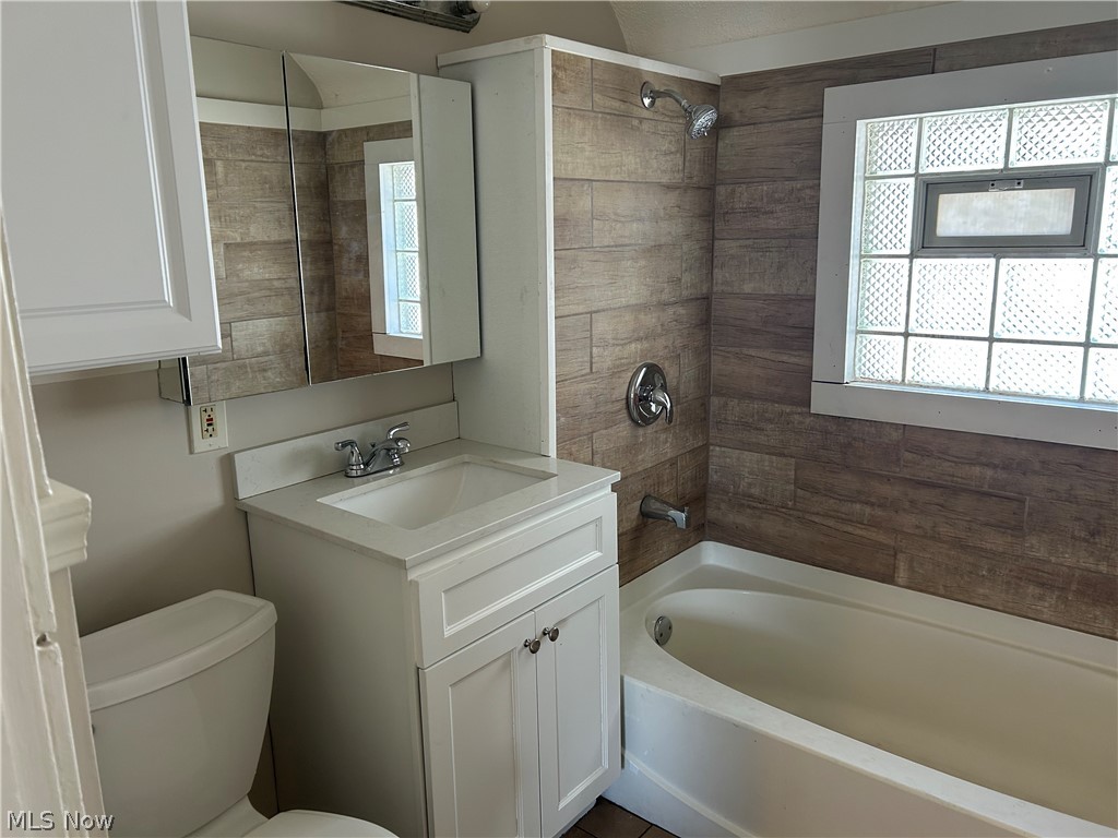 3961 E 53rd Street Newburgh Heights OH 44105