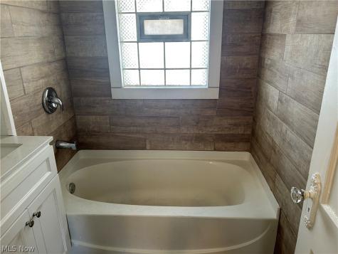 3961 E 53rd Street Newburgh Heights OH 44105