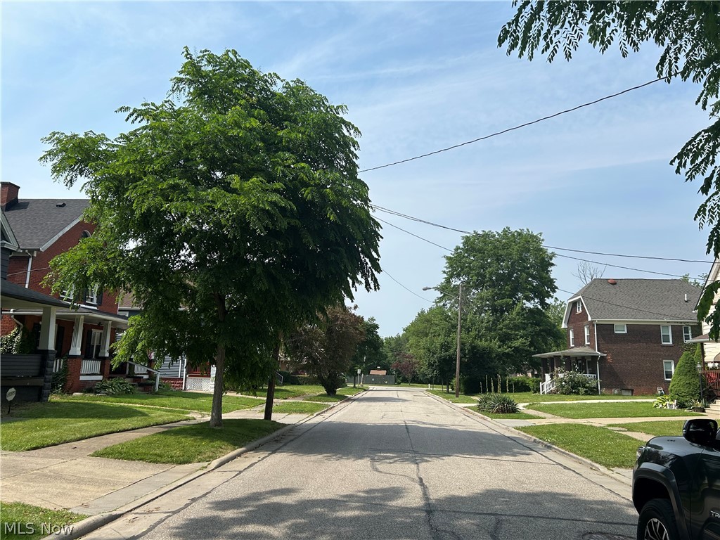 3961 E 53rd Street Newburgh Heights OH 44105