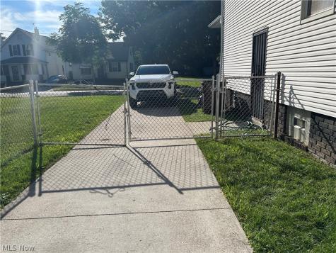 3961 E 53rd Street Newburgh Heights OH 44105