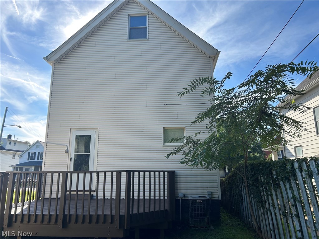 3961 E 53rd Street Newburgh Heights OH 44105