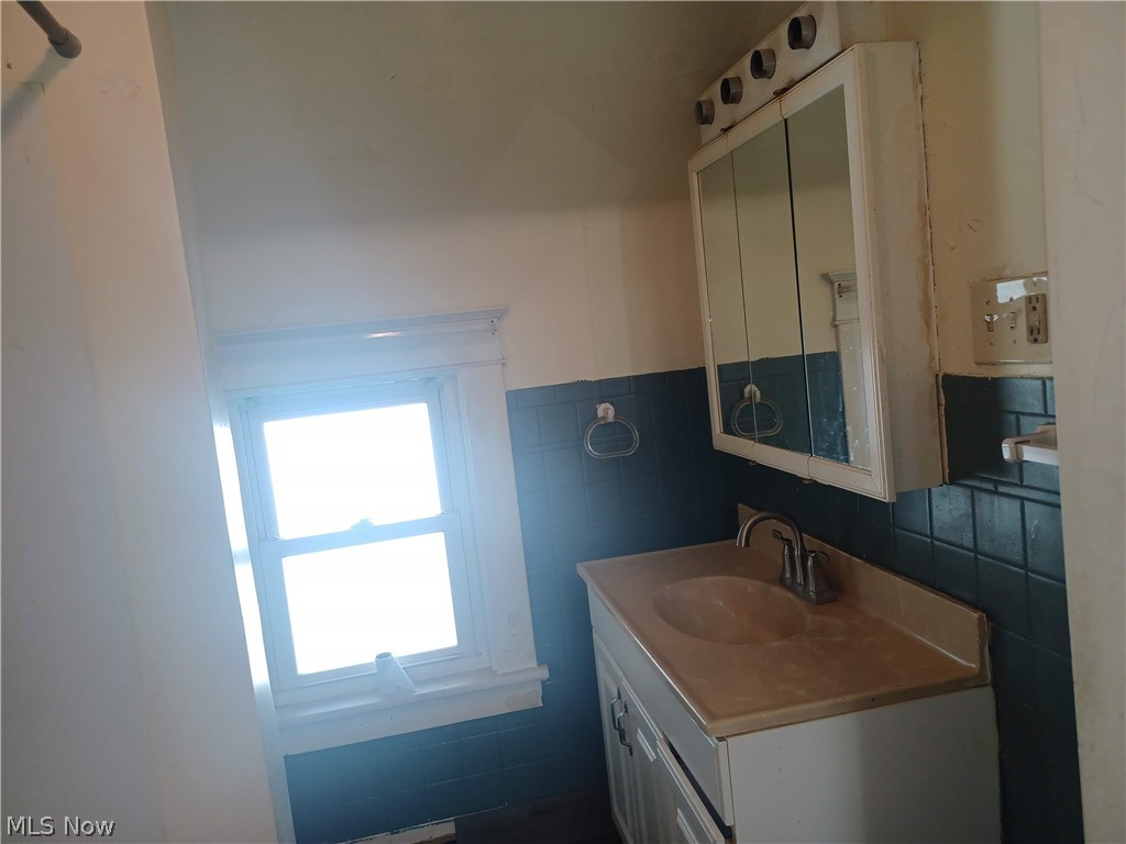 549 6th Street Struthers OH 44471